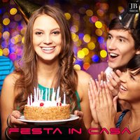 Festa In Casa Medley 1: Disco Samba / Vamos a Bailar / Night Fever / La Bamba / Cuando Volveras / Candela / La Colegiala / Mueve la Colita / Mayonesa / Fiesta Macarena / La Copa de la Vida / Maria / La Bomba / Maracaibo / Bamboleo / Amor de Mis Amores / 2