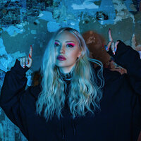 Блондинка КсЮ